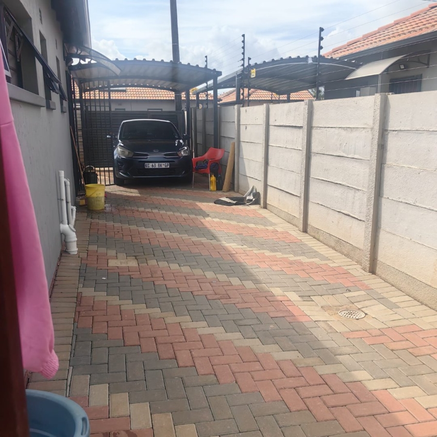 2 Bedroom Property for Sale in Protea Glen Gauteng