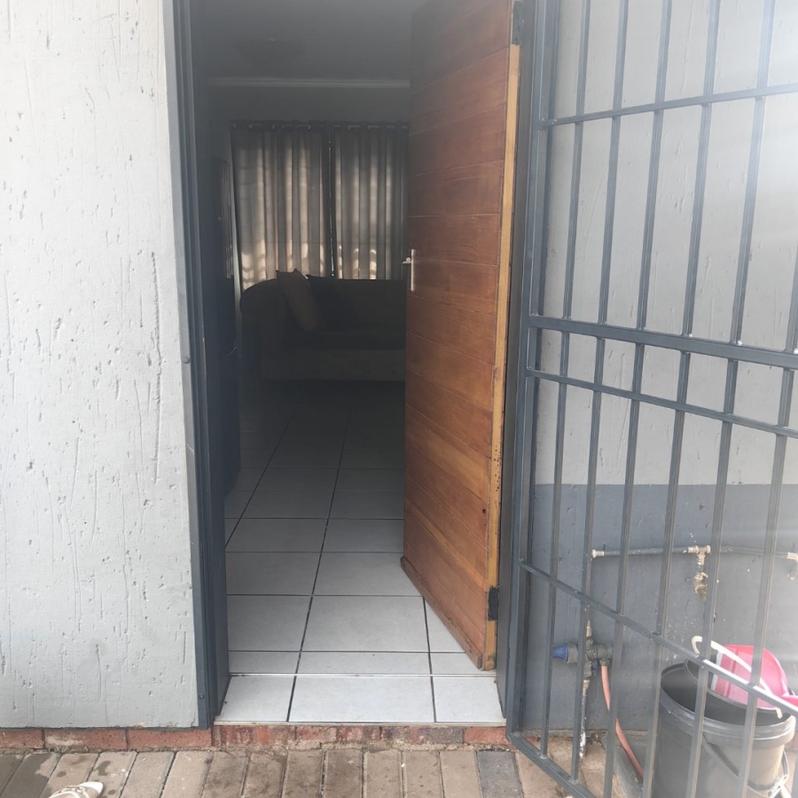 2 Bedroom Property for Sale in Protea Glen Gauteng