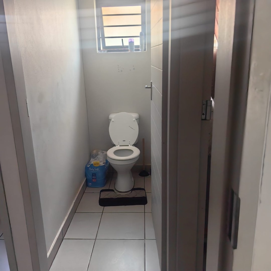 2 Bedroom Property for Sale in Protea Glen Gauteng