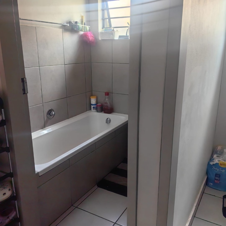 2 Bedroom Property for Sale in Protea Glen Gauteng