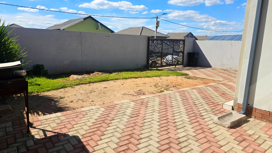 To Let 3 Bedroom Property for Rent in Witpoortjie Gauteng