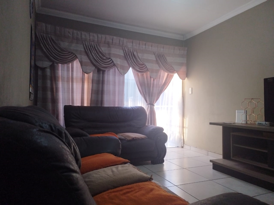 3 Bedroom Property for Sale in Albemarle Ext 1 Gauteng