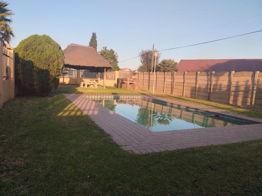 3 Bedroom Property for Sale in Albemarle Ext 1 Gauteng
