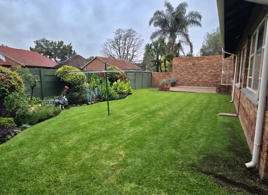 2 Bedroom Property for Sale in Dunnottar Gauteng
