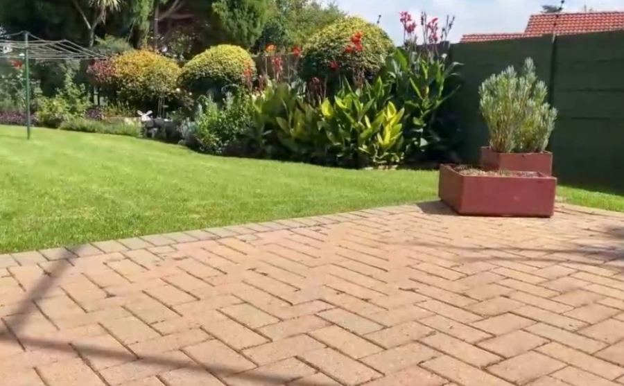 2 Bedroom Property for Sale in Dunnottar Gauteng