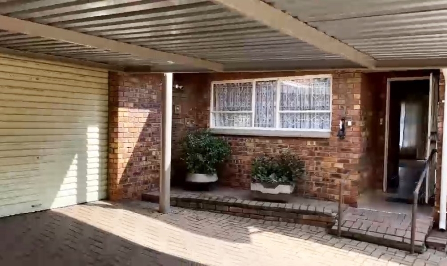 2 Bedroom Property for Sale in Dunnottar Gauteng