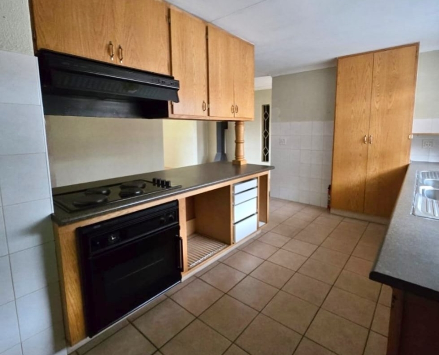 2 Bedroom Property for Sale in Dunnottar Gauteng