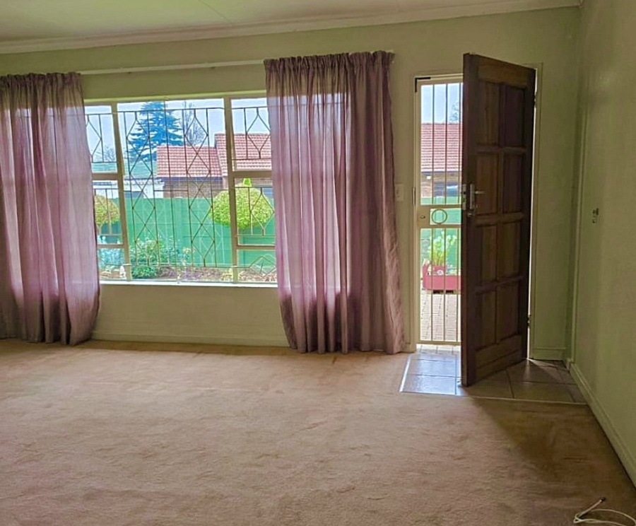 2 Bedroom Property for Sale in Dunnottar Gauteng