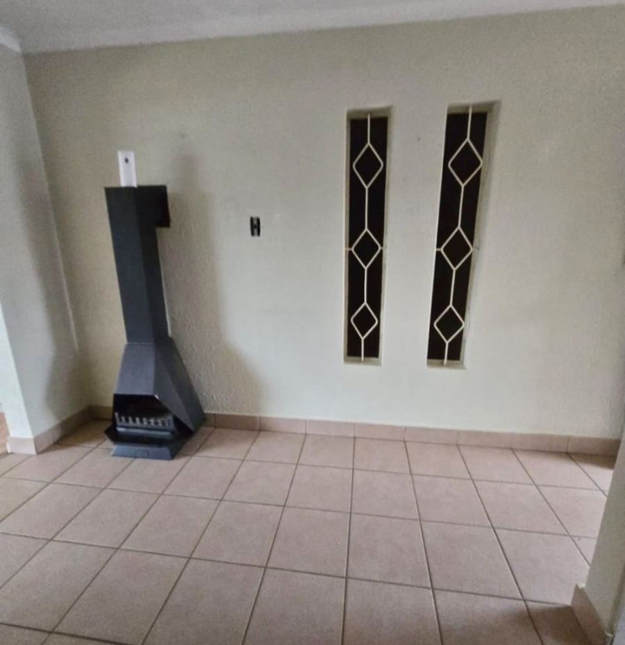 2 Bedroom Property for Sale in Dunnottar Gauteng