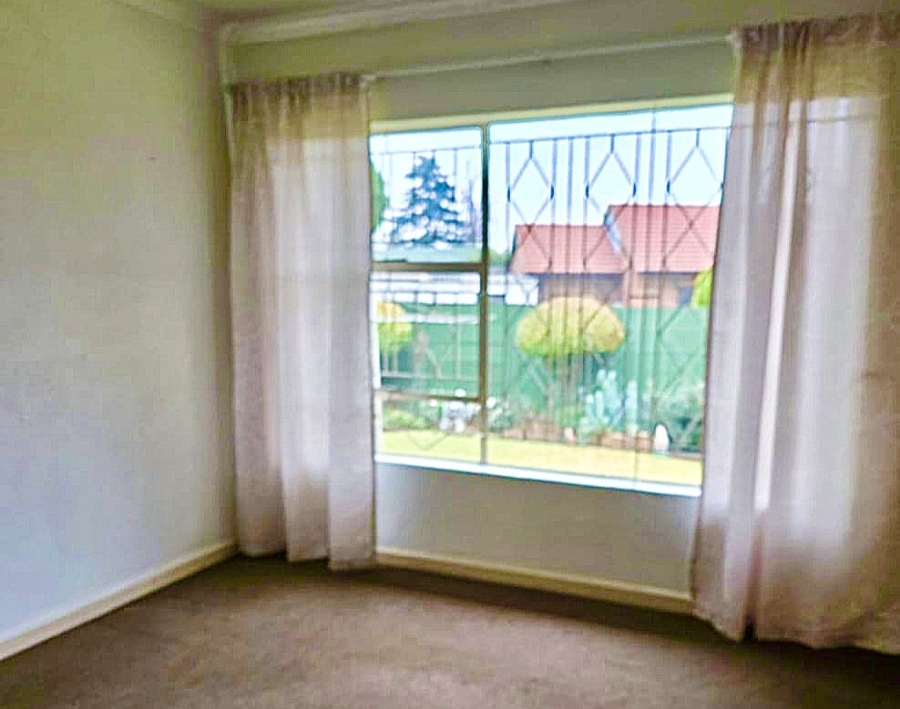 2 Bedroom Property for Sale in Dunnottar Gauteng