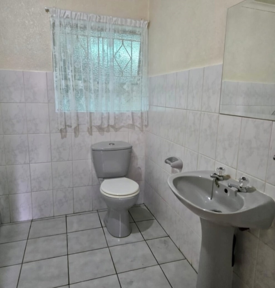 2 Bedroom Property for Sale in Dunnottar Gauteng