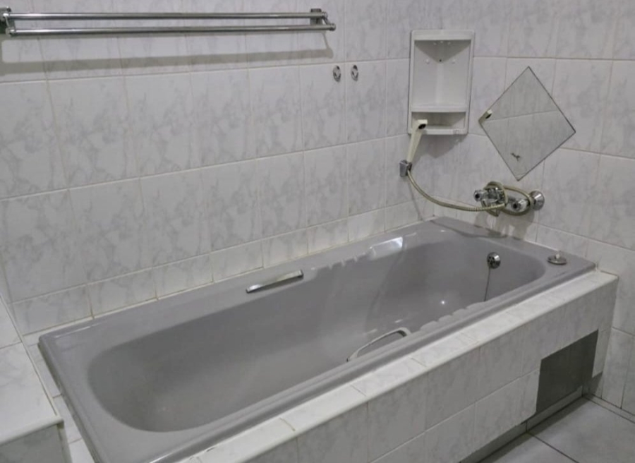 2 Bedroom Property for Sale in Dunnottar Gauteng