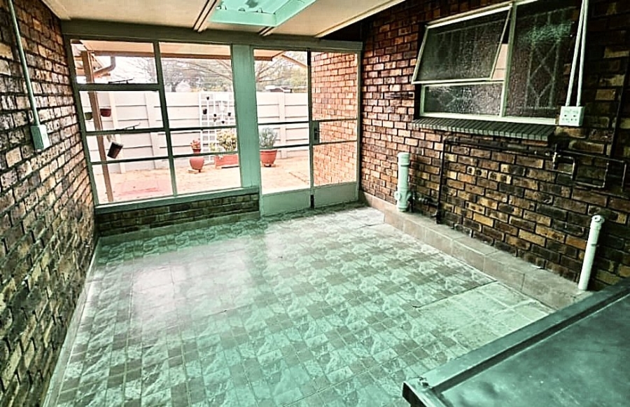 2 Bedroom Property for Sale in Dunnottar Gauteng