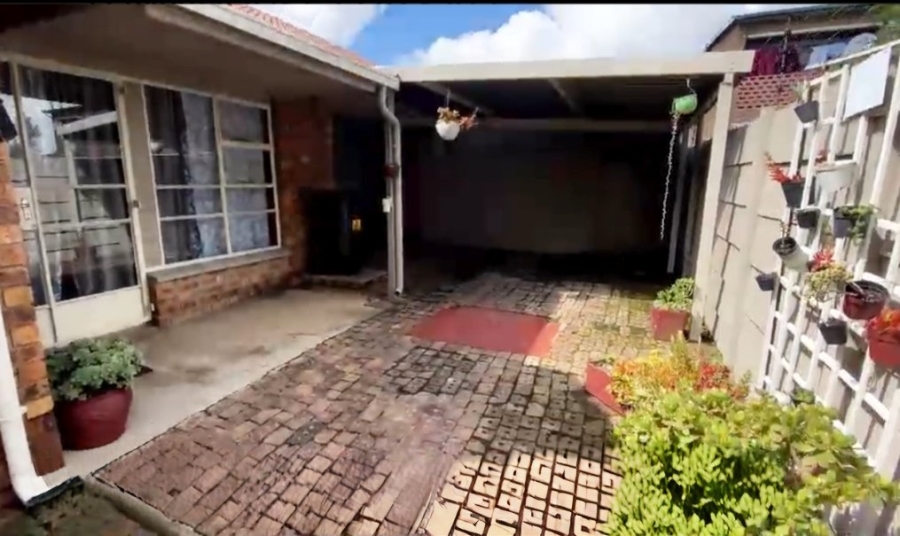 2 Bedroom Property for Sale in Dunnottar Gauteng