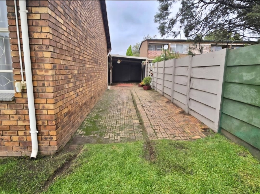 2 Bedroom Property for Sale in Dunnottar Gauteng