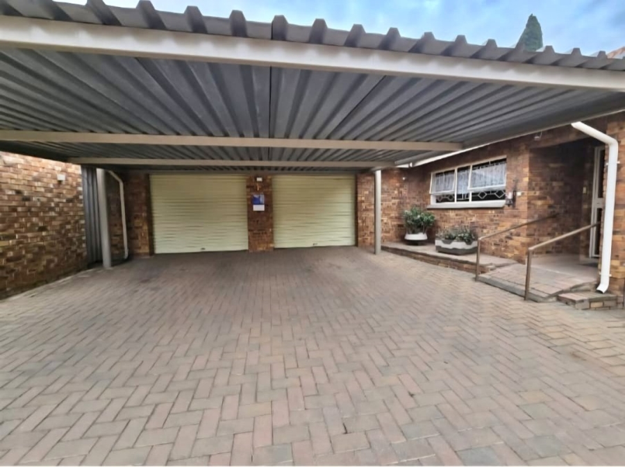 2 Bedroom Property for Sale in Dunnottar Gauteng