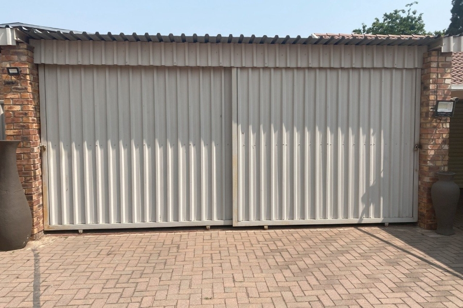 2 Bedroom Property for Sale in Dunnottar Gauteng