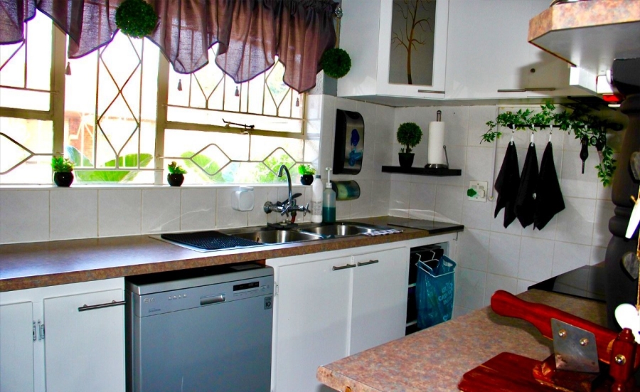 3 Bedroom Property for Sale in Dunnottar Gauteng