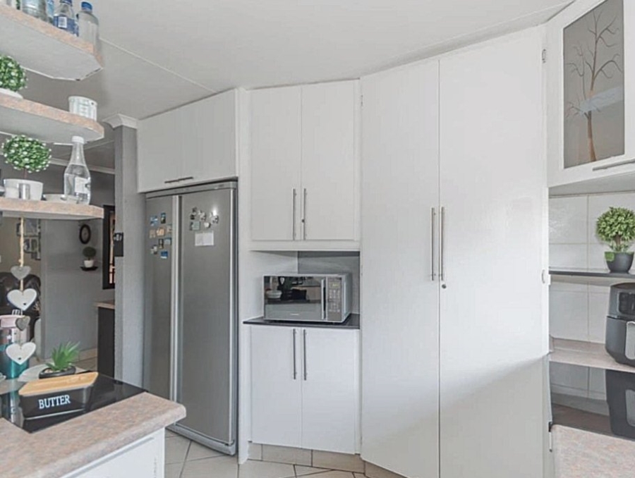 3 Bedroom Property for Sale in Dunnottar Gauteng