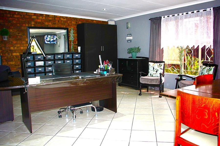 3 Bedroom Property for Sale in Dunnottar Gauteng