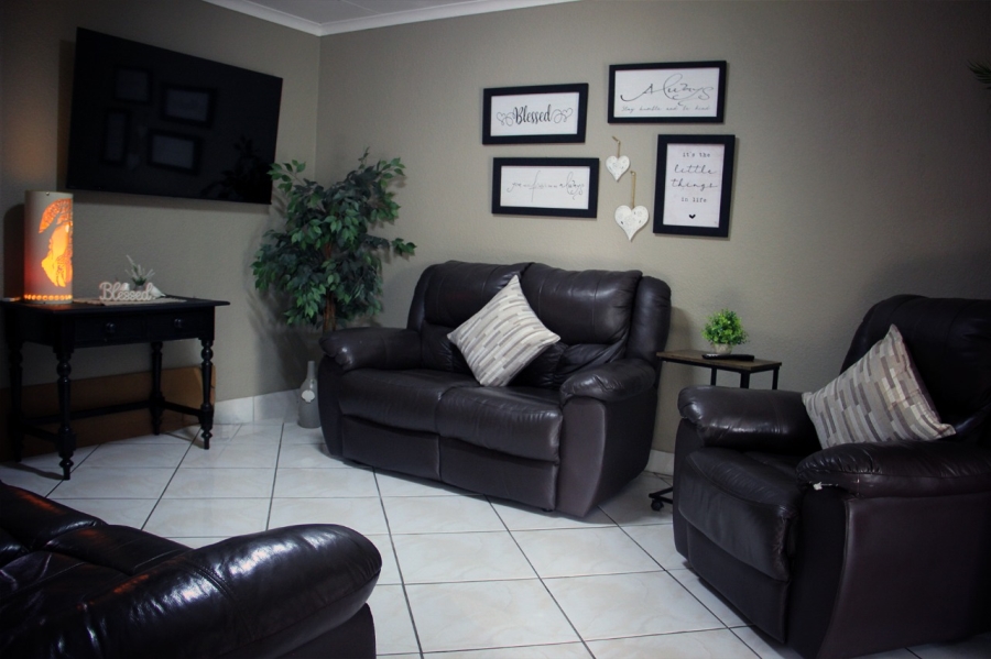 3 Bedroom Property for Sale in Dunnottar Gauteng