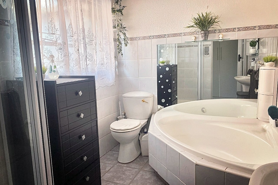 3 Bedroom Property for Sale in Dunnottar Gauteng