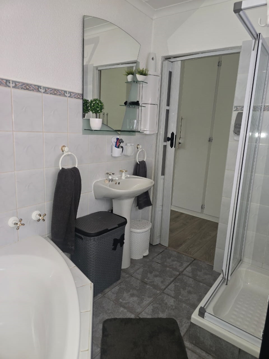 3 Bedroom Property for Sale in Dunnottar Gauteng