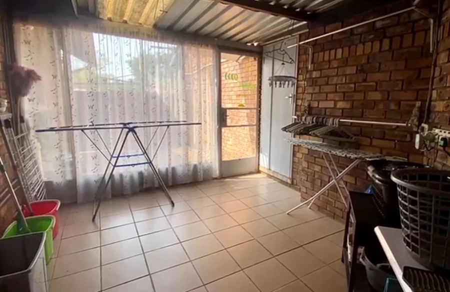 3 Bedroom Property for Sale in Dunnottar Gauteng