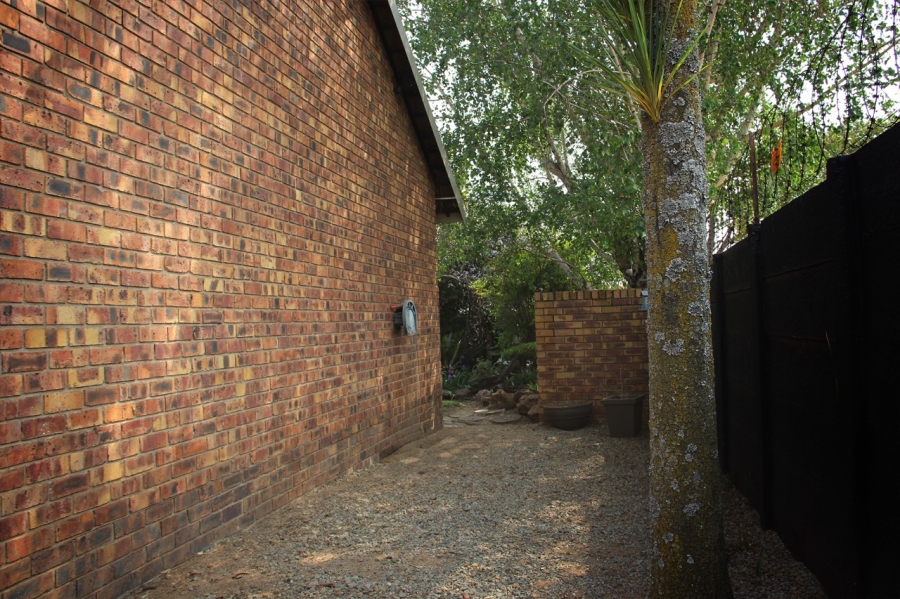 3 Bedroom Property for Sale in Dunnottar Gauteng