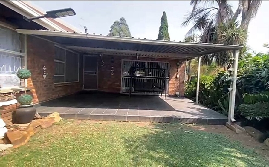 3 Bedroom Property for Sale in Dunnottar Gauteng
