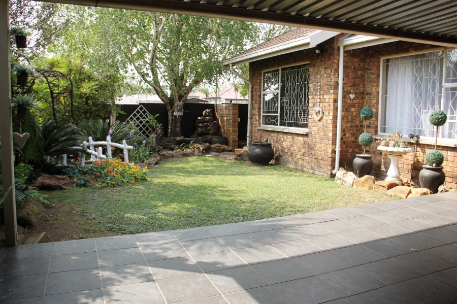 3 Bedroom Property for Sale in Dunnottar Gauteng