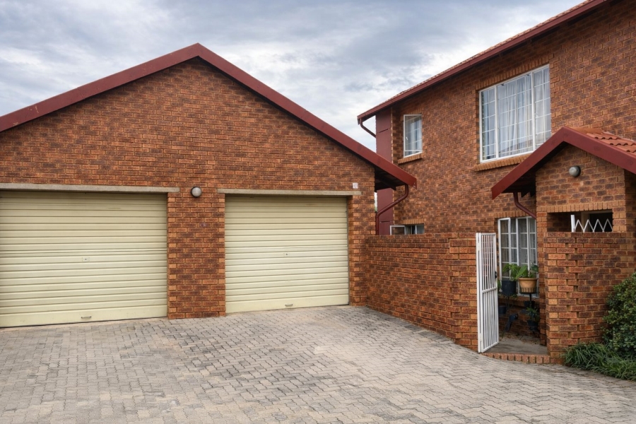 2 Bedroom Property for Sale in The Reeds Gauteng