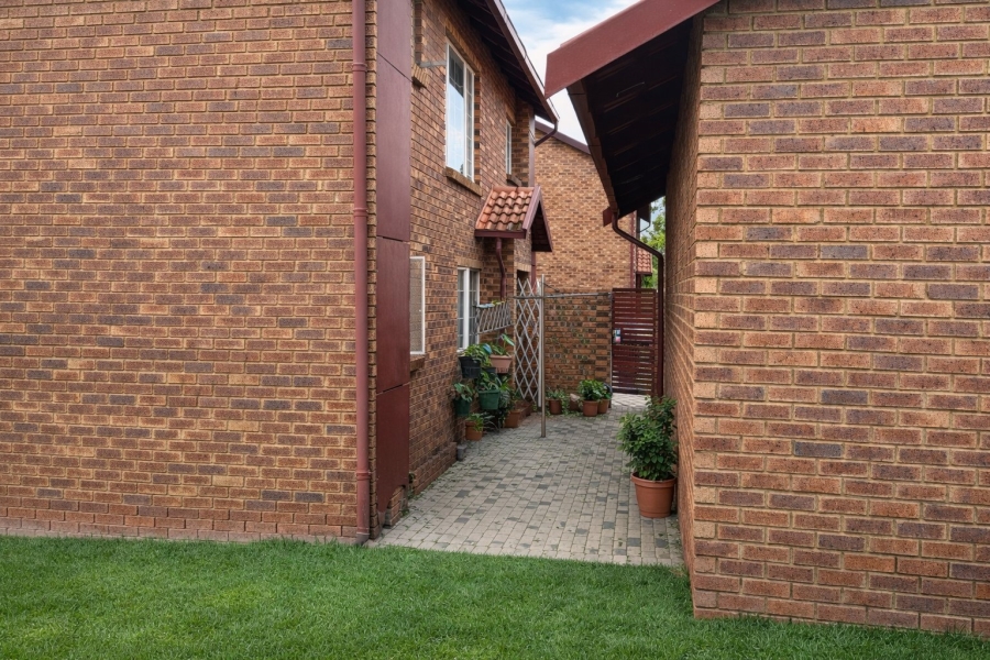 2 Bedroom Property for Sale in The Reeds Gauteng