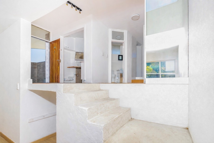 1 Bedroom Property for Sale in The Gardens Gauteng