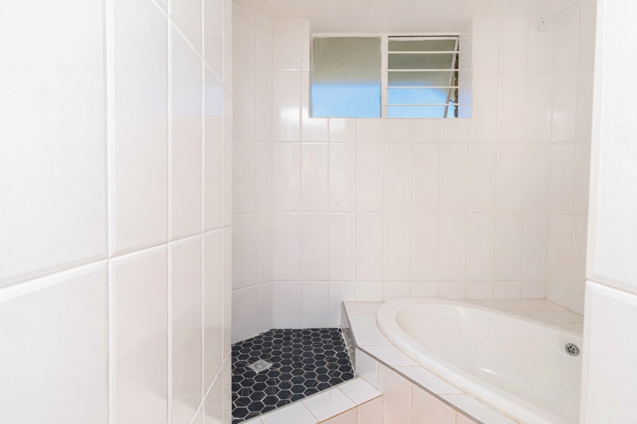 1 Bedroom Property for Sale in The Gardens Gauteng