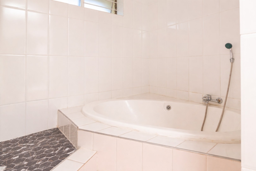 1 Bedroom Property for Sale in The Gardens Gauteng