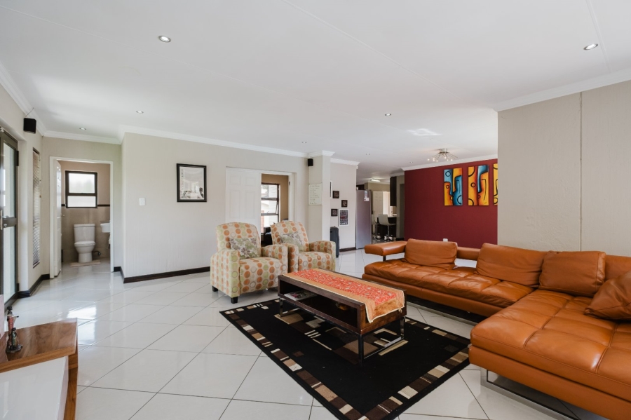 3 Bedroom Property for Sale in Mulbarton Gauteng