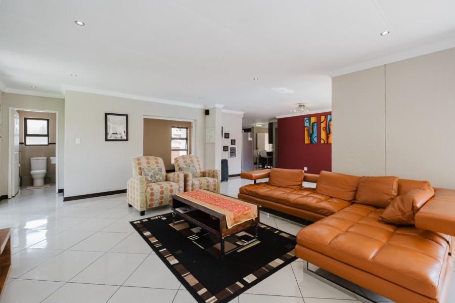 3 Bedroom Property for Sale in Mulbarton Gauteng