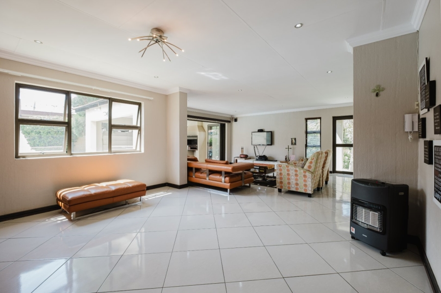 3 Bedroom Property for Sale in Mulbarton Gauteng