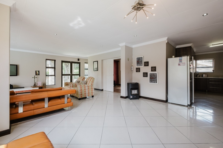 3 Bedroom Property for Sale in Mulbarton Gauteng
