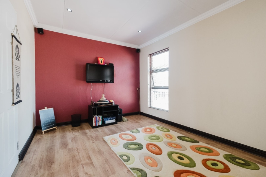 3 Bedroom Property for Sale in Mulbarton Gauteng