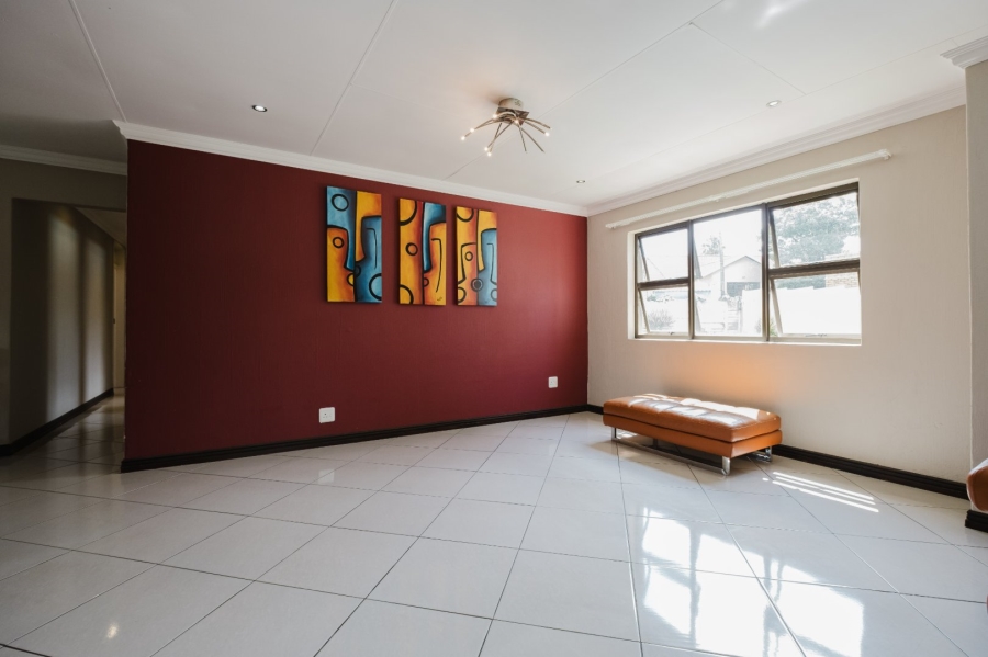 3 Bedroom Property for Sale in Mulbarton Gauteng