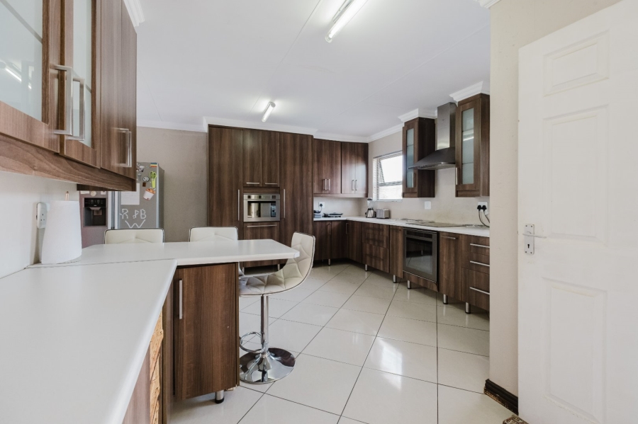 3 Bedroom Property for Sale in Mulbarton Gauteng