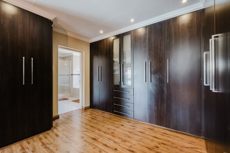 3 Bedroom Property for Sale in Mulbarton Gauteng