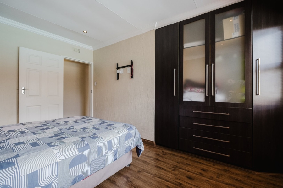 3 Bedroom Property for Sale in Mulbarton Gauteng