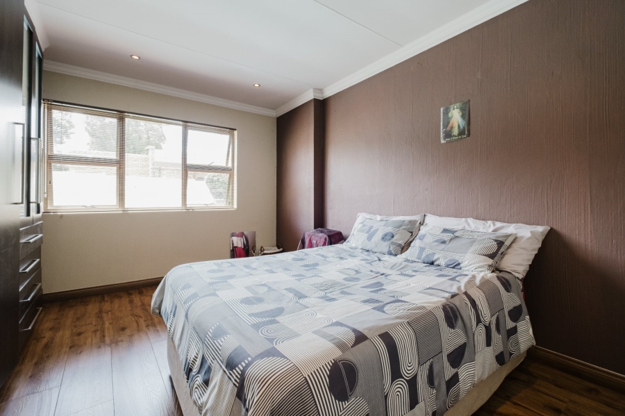 3 Bedroom Property for Sale in Mulbarton Gauteng