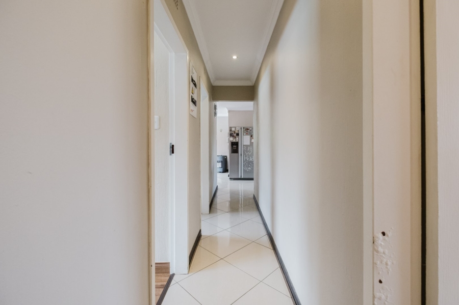 3 Bedroom Property for Sale in Mulbarton Gauteng