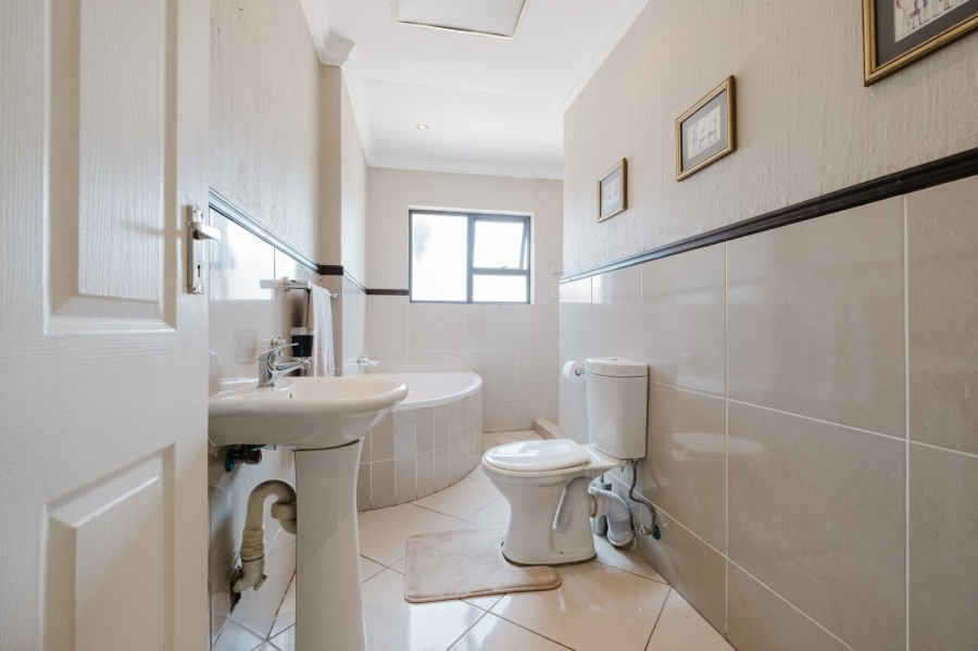 3 Bedroom Property for Sale in Mulbarton Gauteng