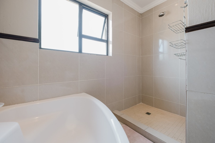 3 Bedroom Property for Sale in Mulbarton Gauteng