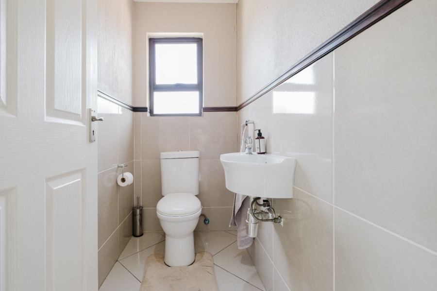 3 Bedroom Property for Sale in Mulbarton Gauteng